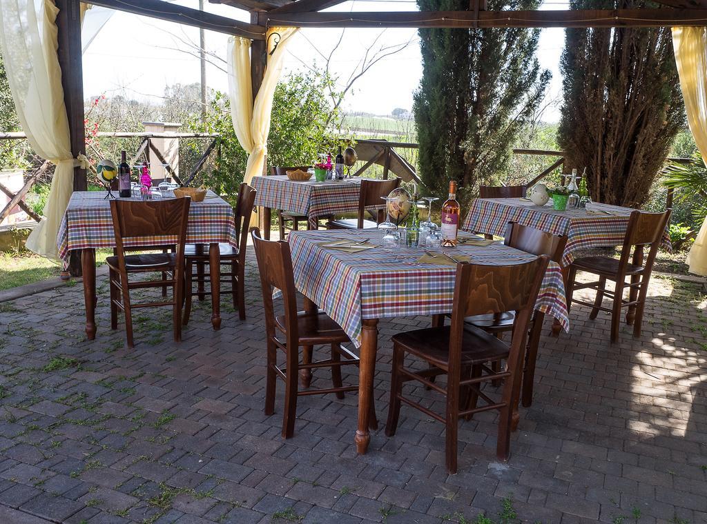 B&B Corte Degli Struzzi Pescia Romana Exterior photo